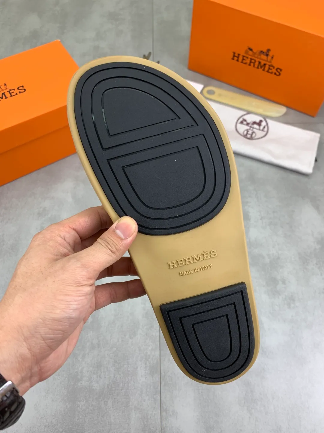 Men's shoes 💰P440 New [HERMES] high-end quality new Hermès slippers, made of imported cross-grain calfskin, wear-resistant and non-slip rubber outsole. Fashionable and elegant code number: 39-44 (38 45 46 customized)